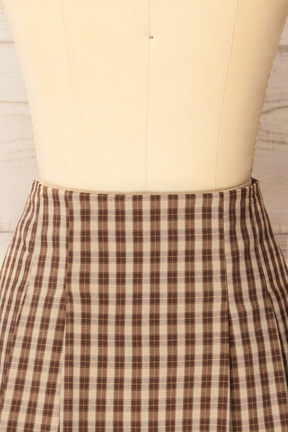 Goldhunga Short Brown Plaid Skirt with Pleats | La petite garçonne back