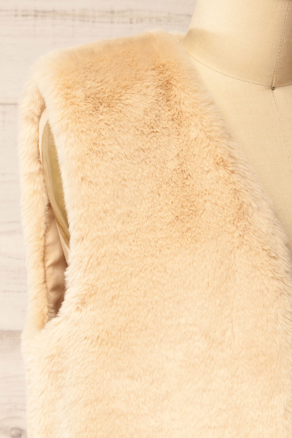 Guadaira Beige Faux Fur Sleeveless Vest | La petite garçonne side