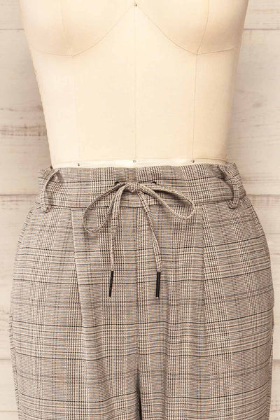 Hamilton Grey High-Waist Plaid Drawstring Pants | La petite garçonne front close-up