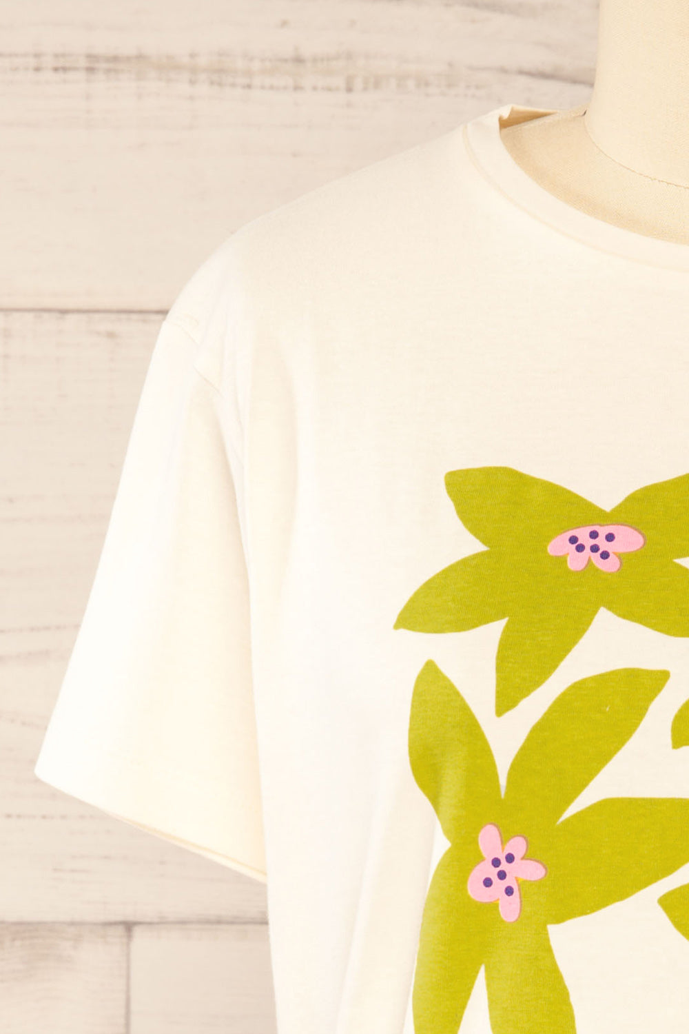Haworth Beige T-Shirt w/ Green & Pink Flowers | La petite garçonne front close-up