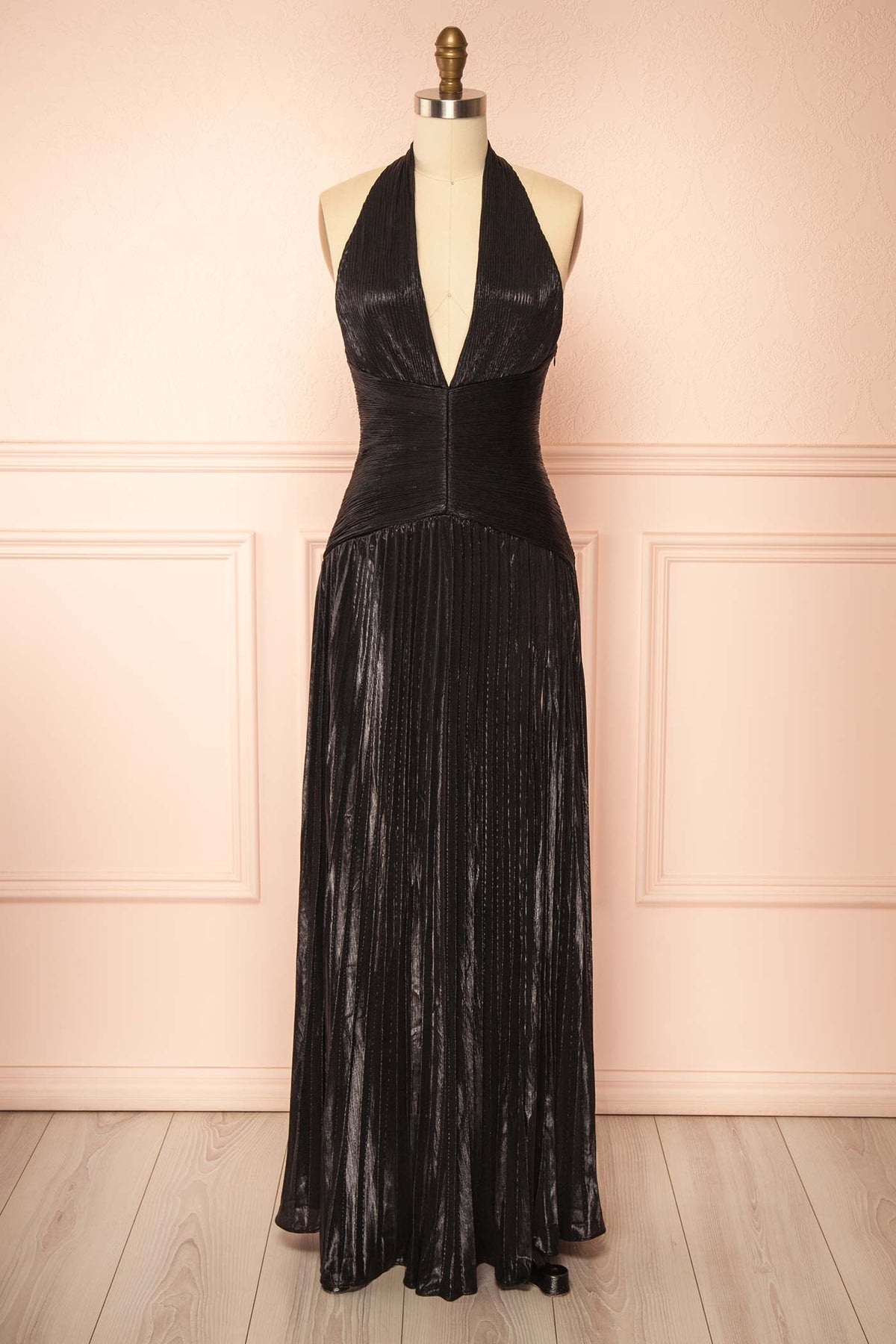 Itsumo | Black Maxi Pleated Halter Dress