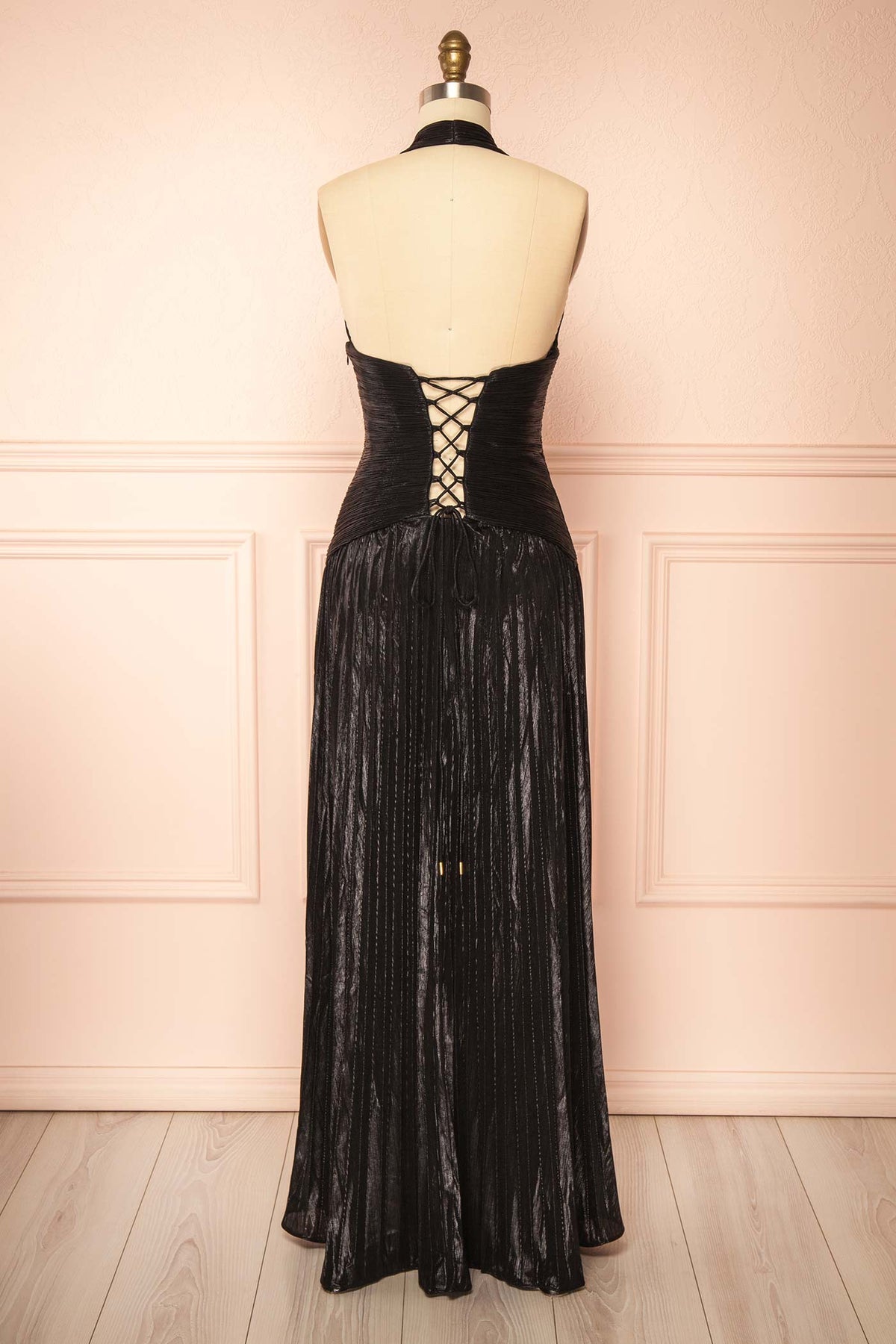 Itsumo | Black Maxi Pleated Halter Dress