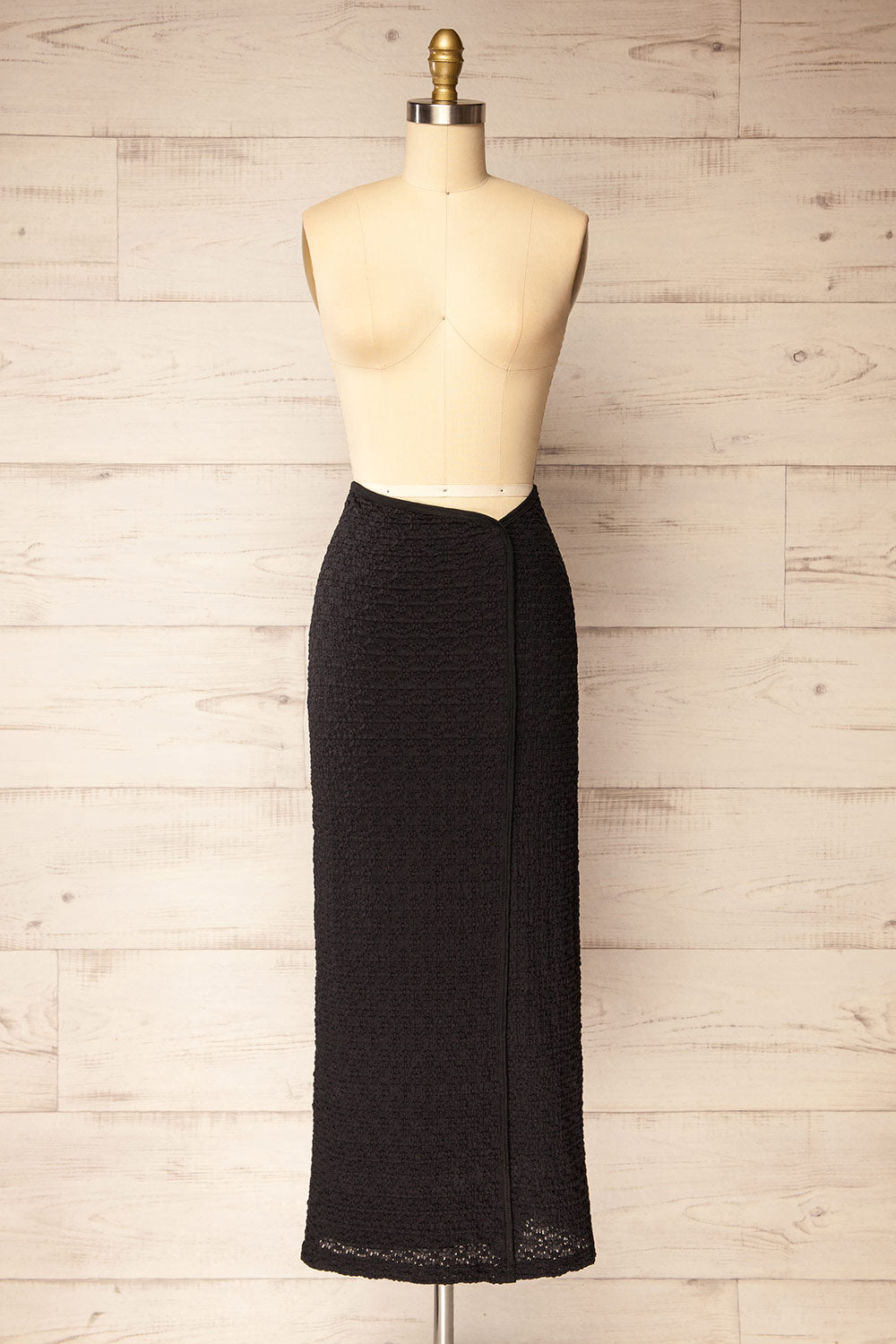 Izumi Fitted Midi Black Skirt | La petite garçonne front view