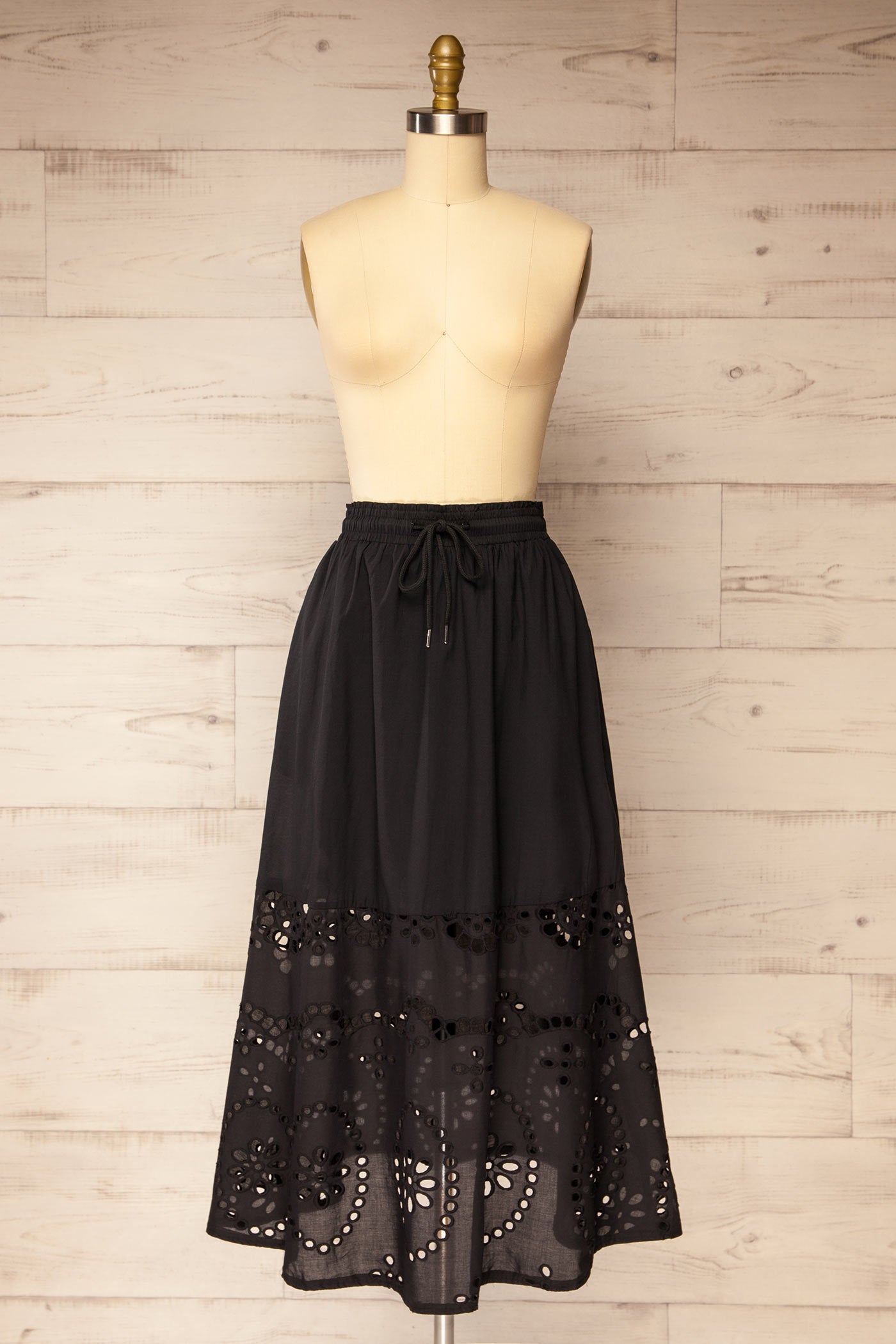 frontview Jolene Black Midi Skirt with Eyelets and Pockets at la petite garçonne