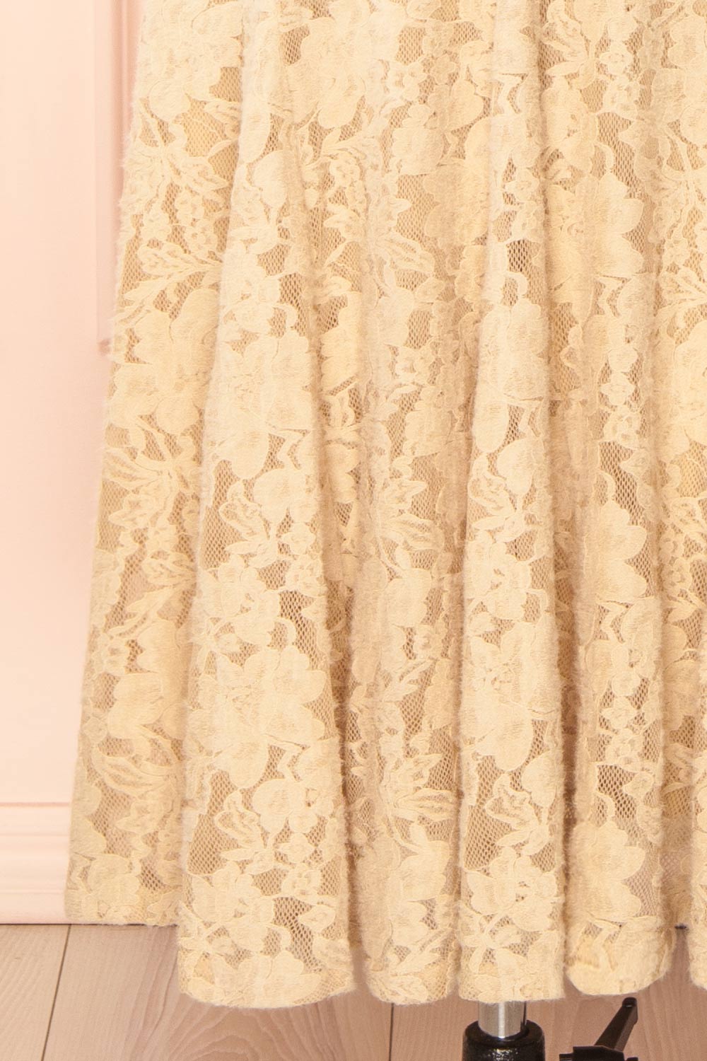 Josephine | Robe Midi Sans Manches Beige en Dentelle