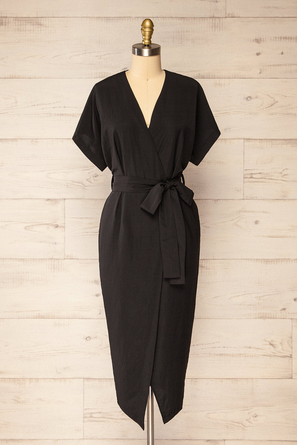 Junin Black Short Sleeve Wrap Midi Dress | La petite garçonne front view