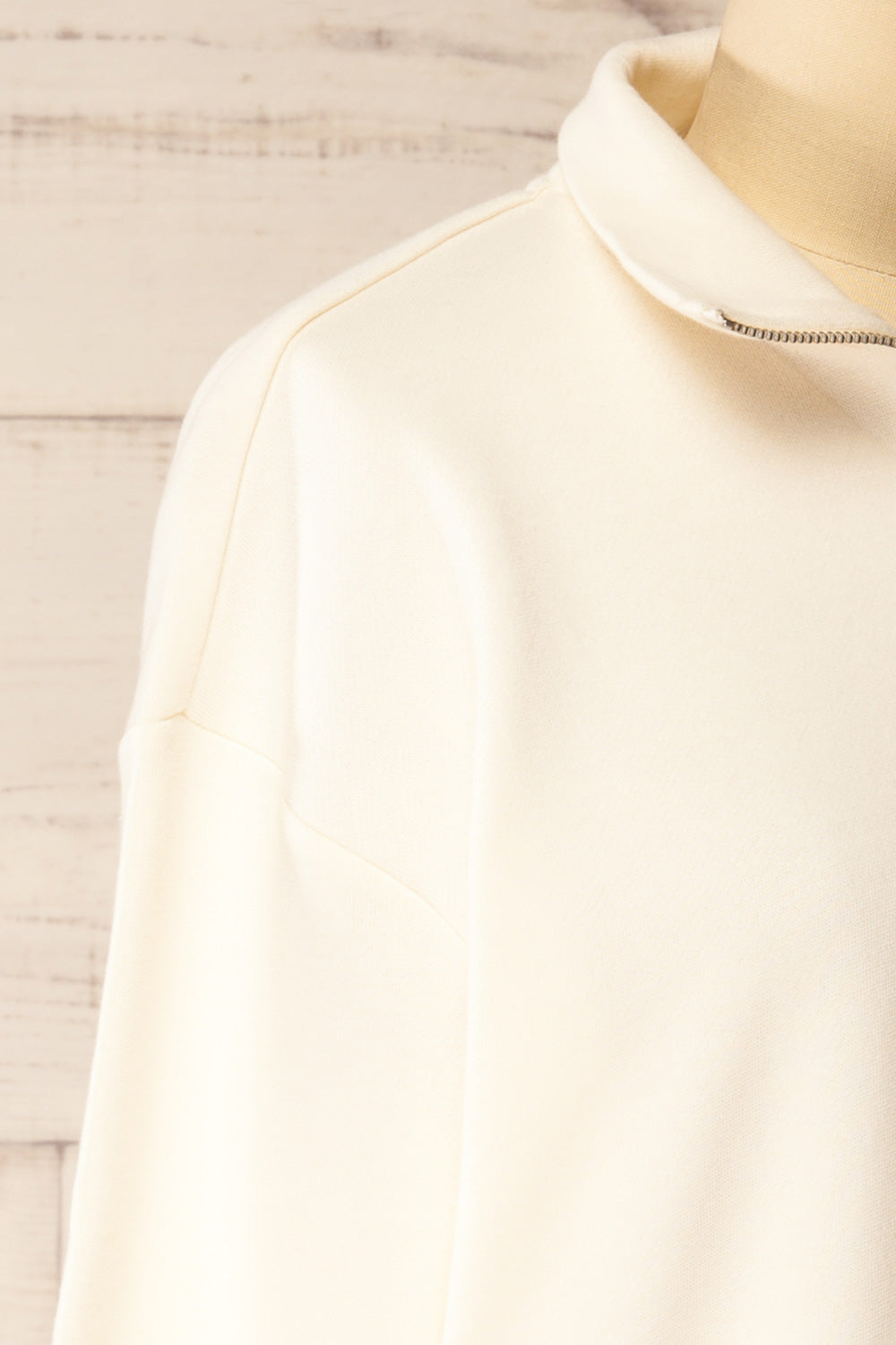 Kathua White Cropped Quarter-Zip Sweatshirt | La petite garçonne side 