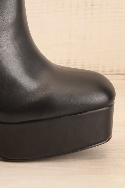 Kaylean Black Platform Heeled Ankle Boots | La petite garçonne side front close-up