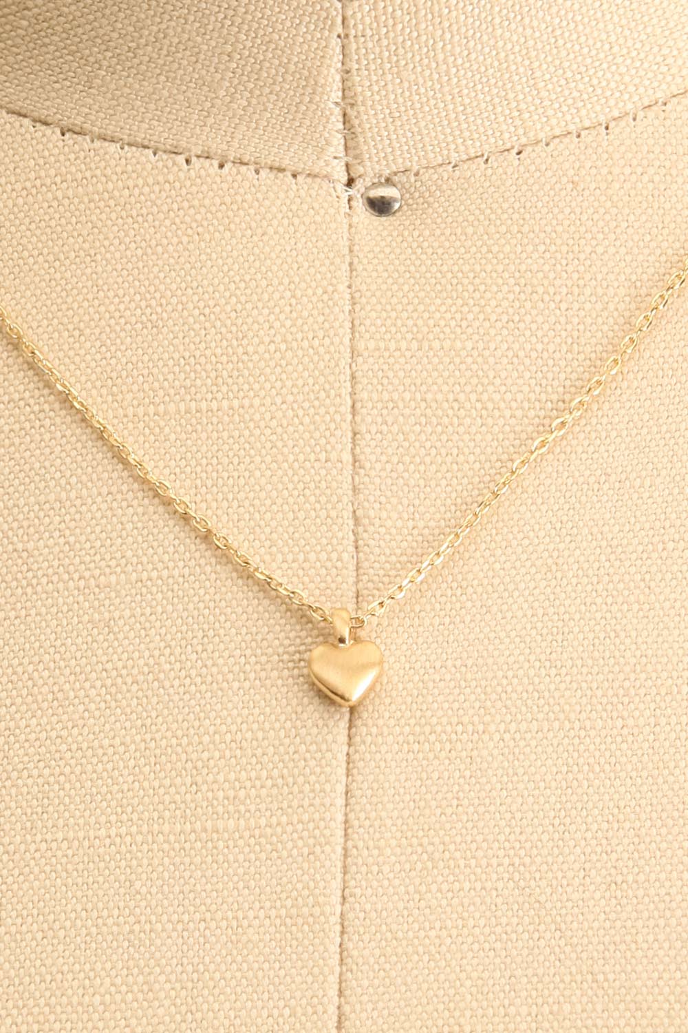 Kilgora Gold Heart Pendant Necklace | La petite garçonne close-up