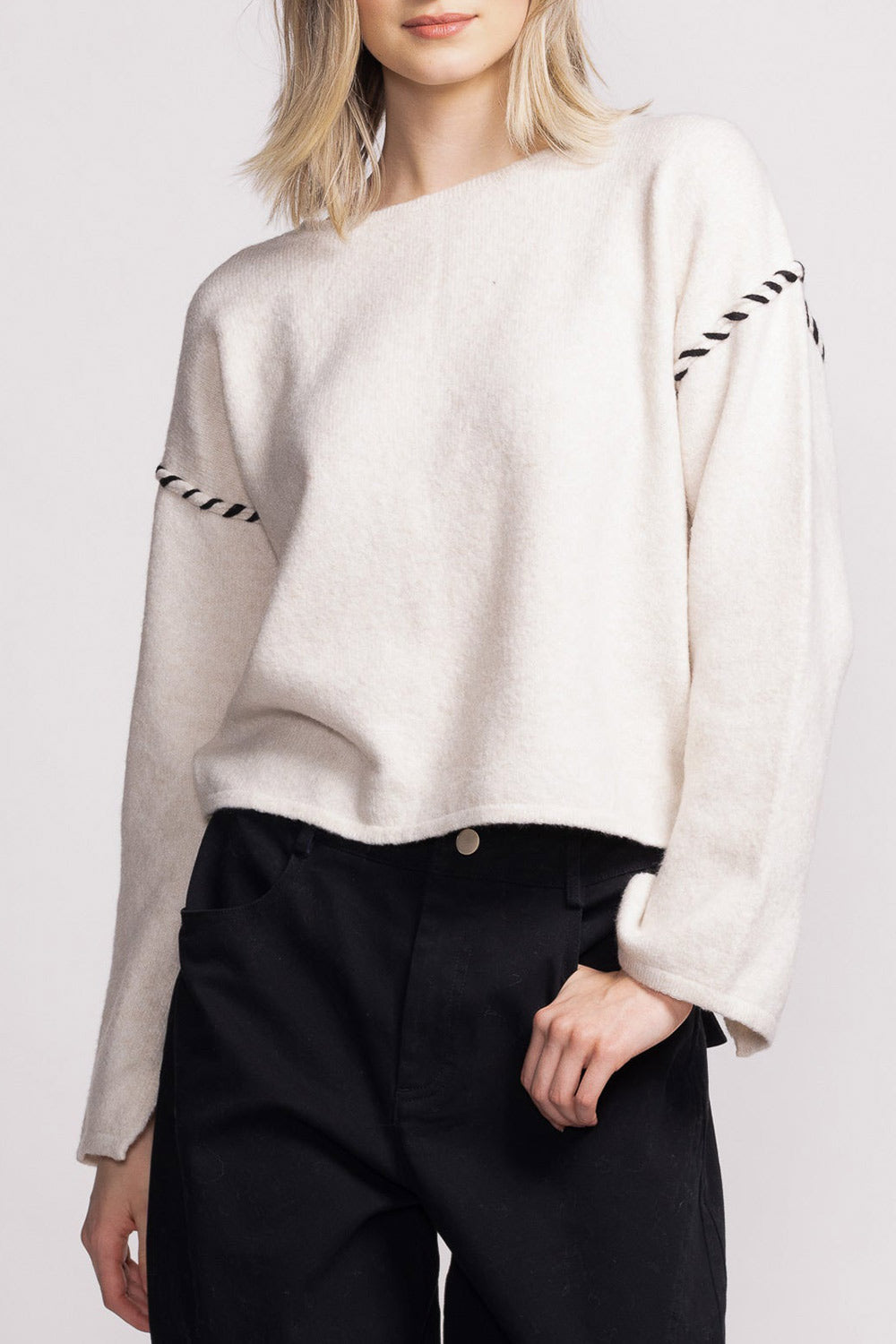 Kofu Ivory Sweater w/ Exposed Stitching | La petite garçonne model details