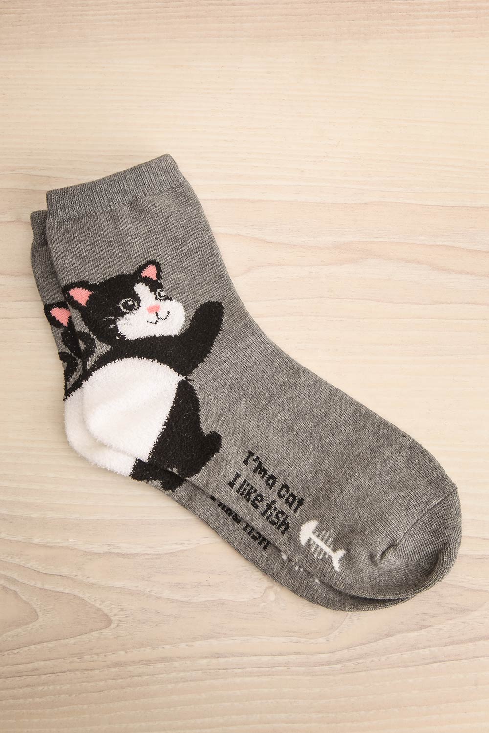 Koneko Grey Crew Socks w/ Tuxedo Cat | La petite garçonne