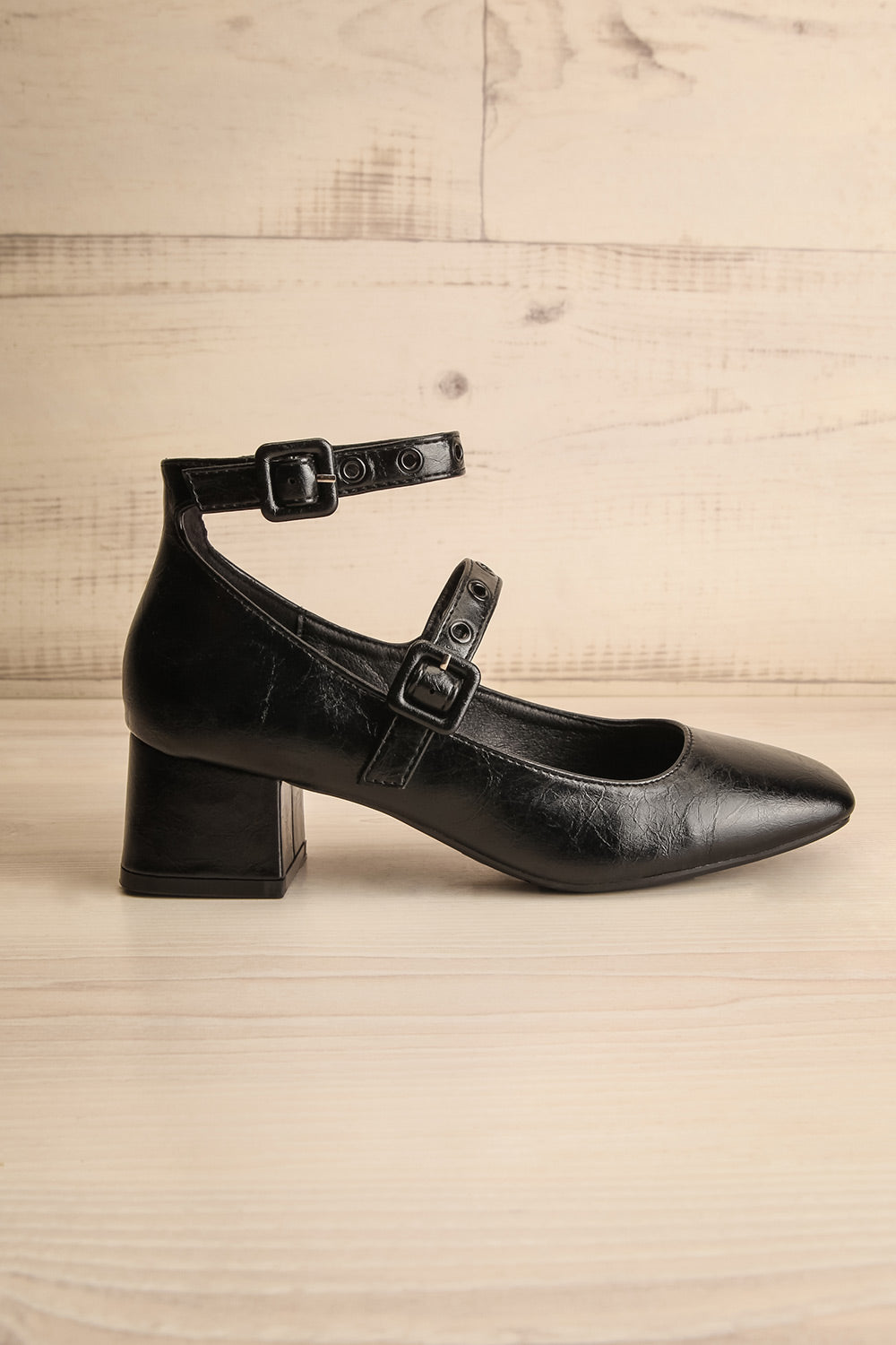 
Kundah Pointed Toe Black Heels | La petite garçonne side view