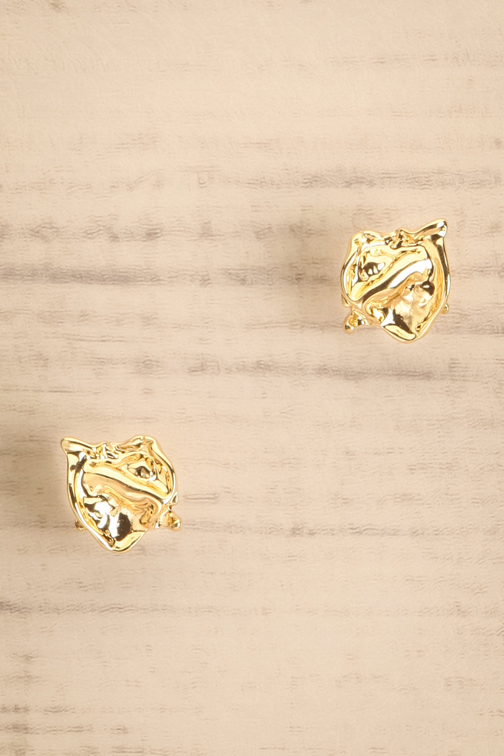 Landen Gold Textured Earrings | La petite garçonne close-up