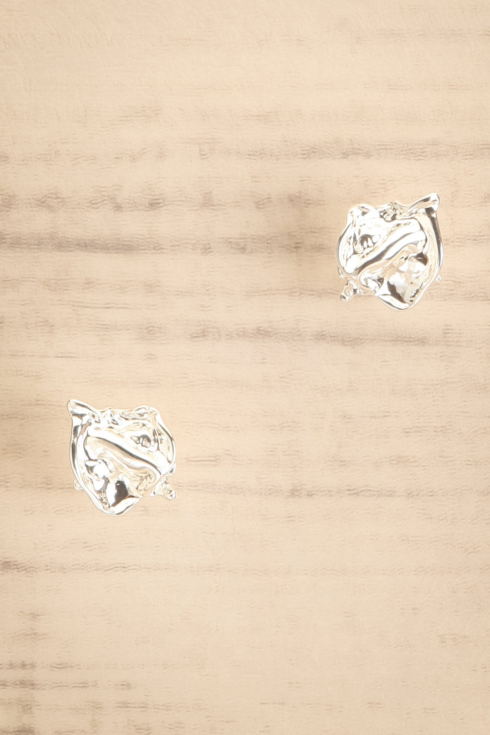 Landen Silver Textured Earrings | La petite garçonne close-up