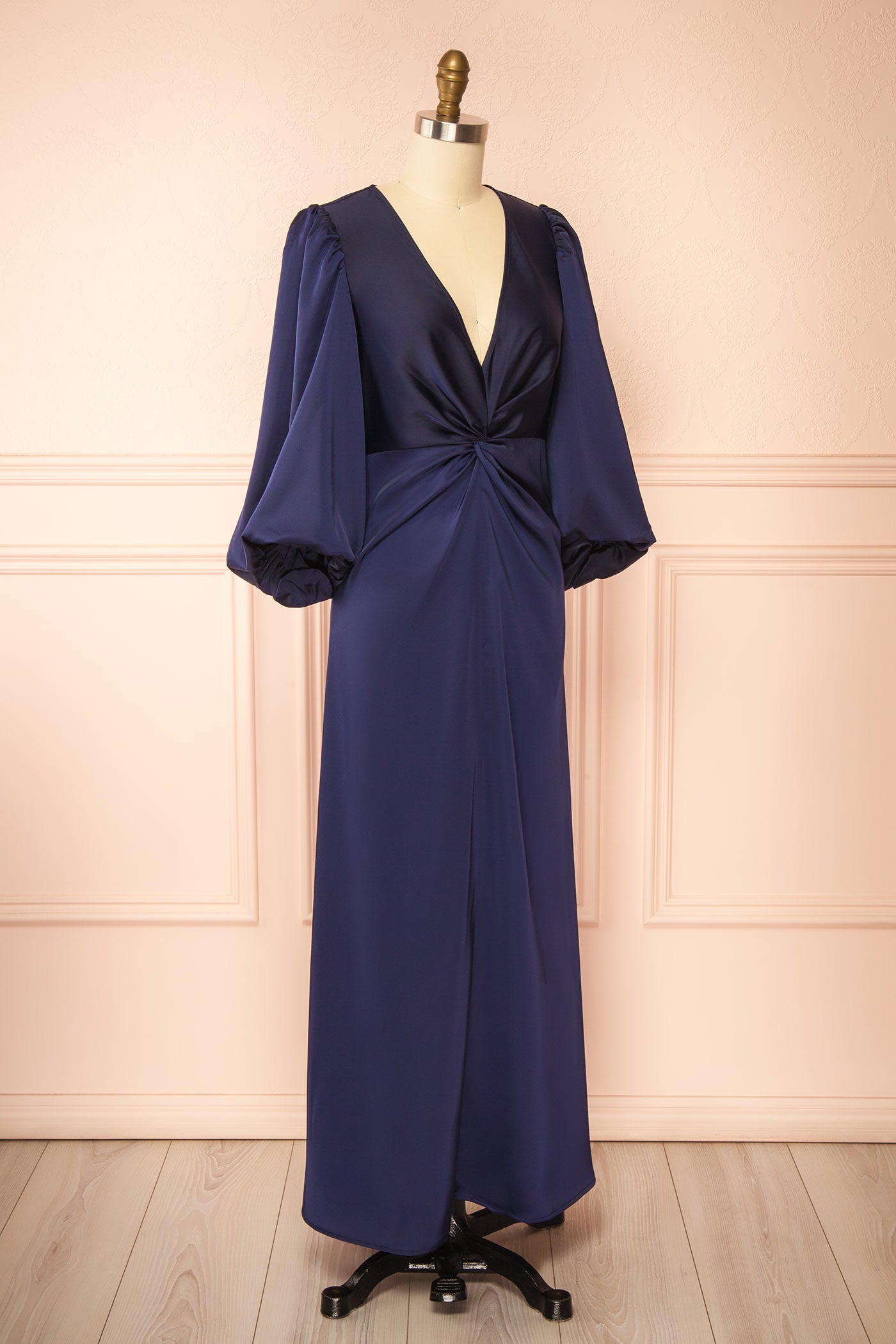 Lanetta | Robe Longue en Satin Marine à Torsade au Devant