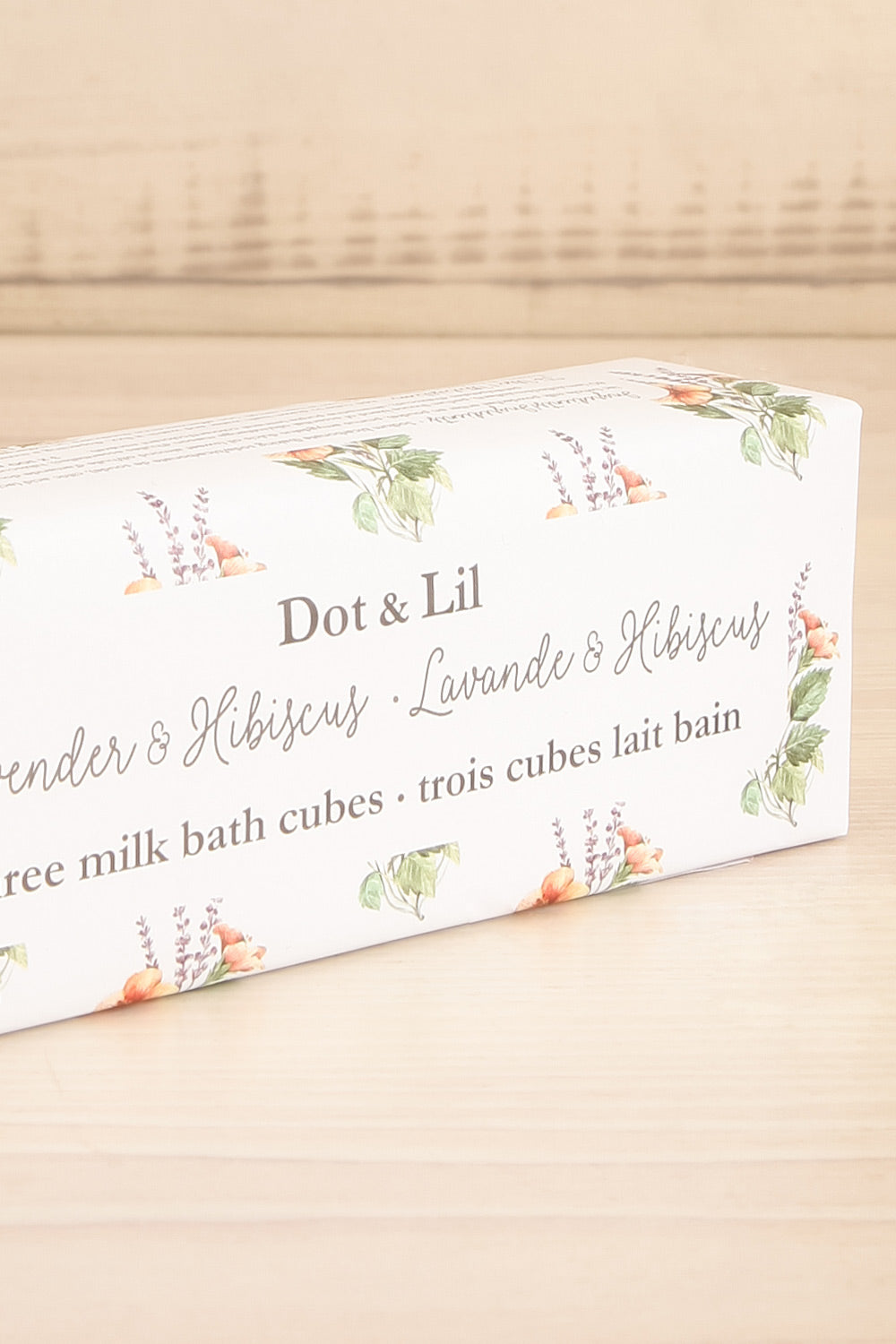 Bath Milk Cubes Gift Set Lavender and Hibiscus | Maison garçonne close-up