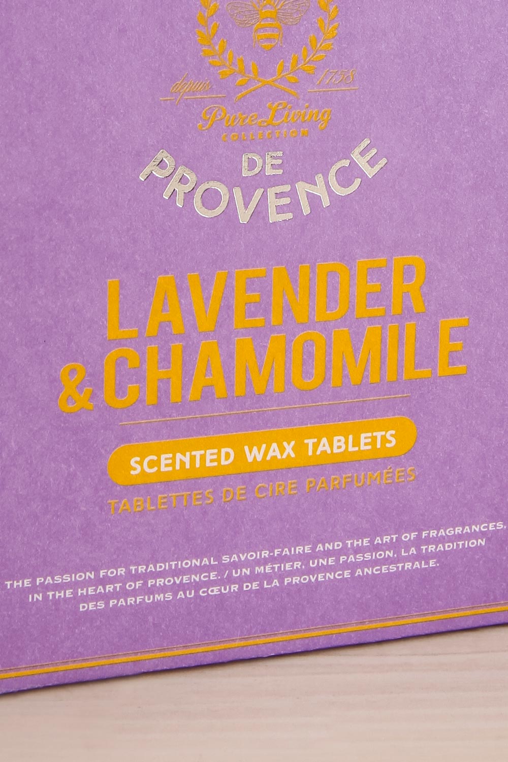 Lavande & Camomille | Cire Parfumee / maison garçonne box close-up