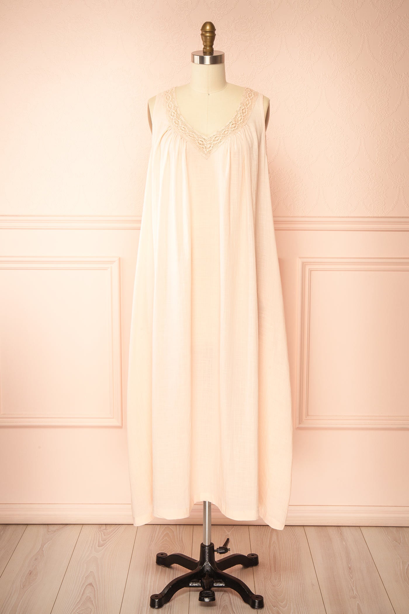 Lirien | Light Pink Lace-Trim Sleeveless Nightgown with Pockets