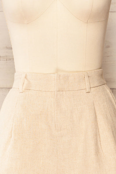 Lokeren Beige High-Waisted Linen Shorts | La petite garçonne front close-up