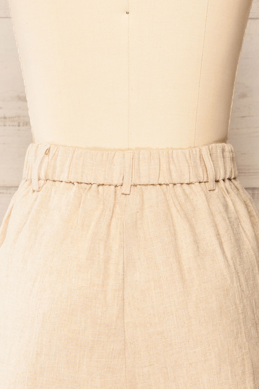Lokeren Beige High-Waisted Linen Shorts | La petite garçonne back close-up