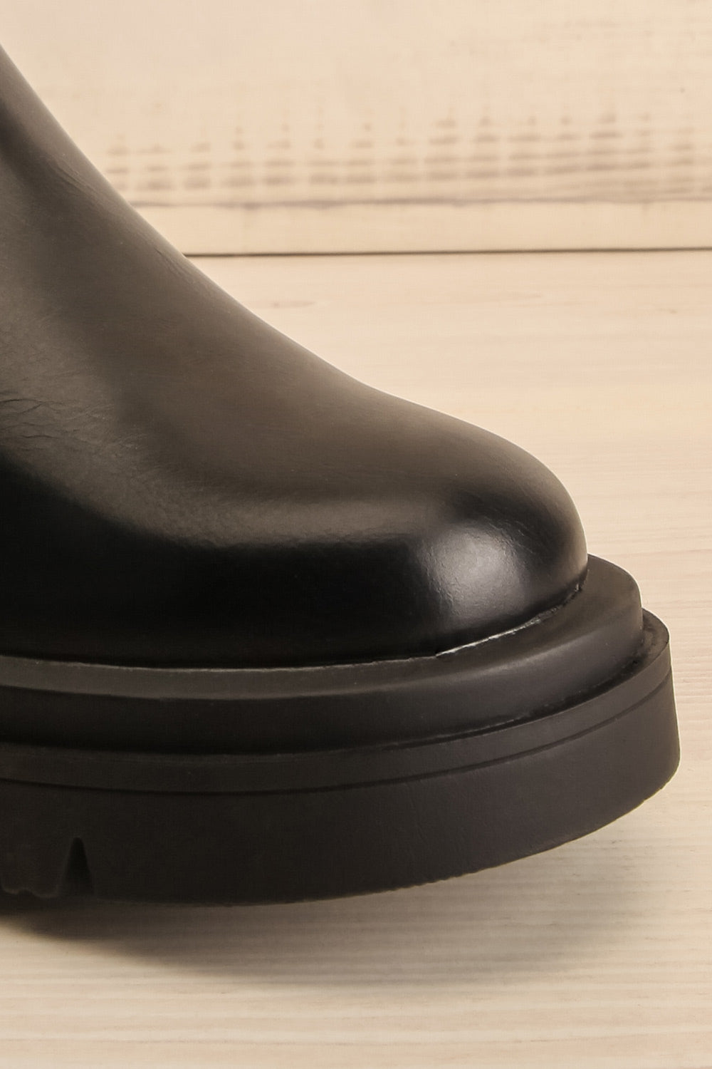 Lommel Black Rain Boots | La petite garçonne front close-up