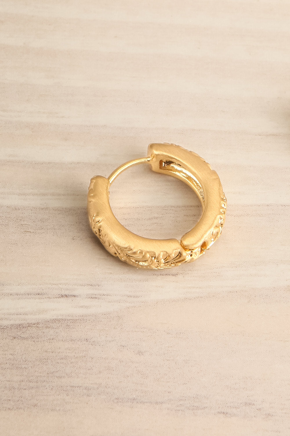 Lorenthym Gold Textured Hoop Earrings | La petite garçonne close-up