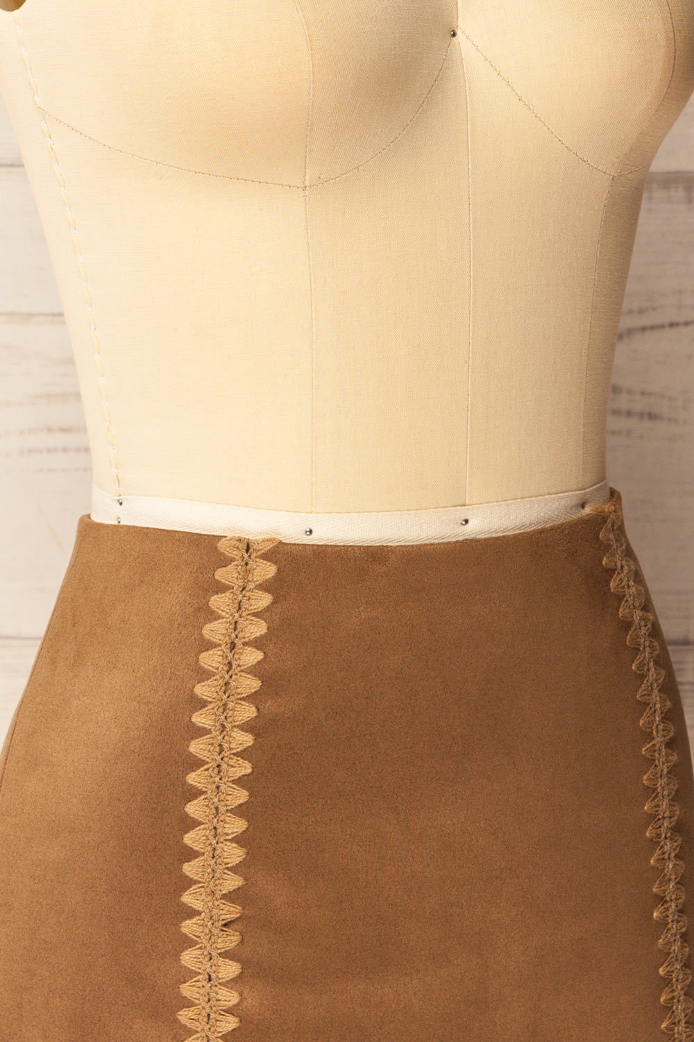 Loxton Short Brown Faux Suede Skirt | La petite garçonne side