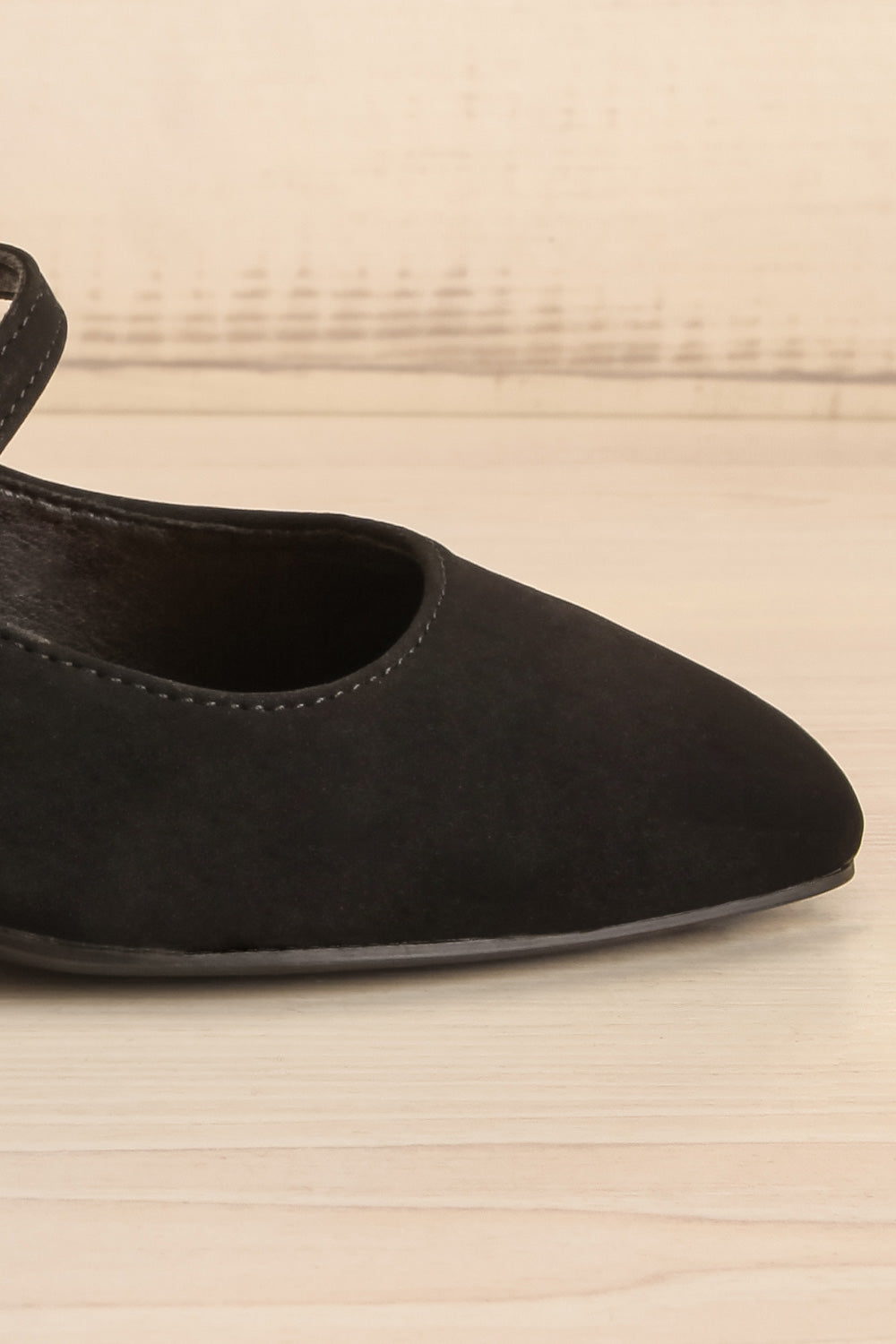 Lulu Black Velvet Flats | La petite garçonne side front close-up