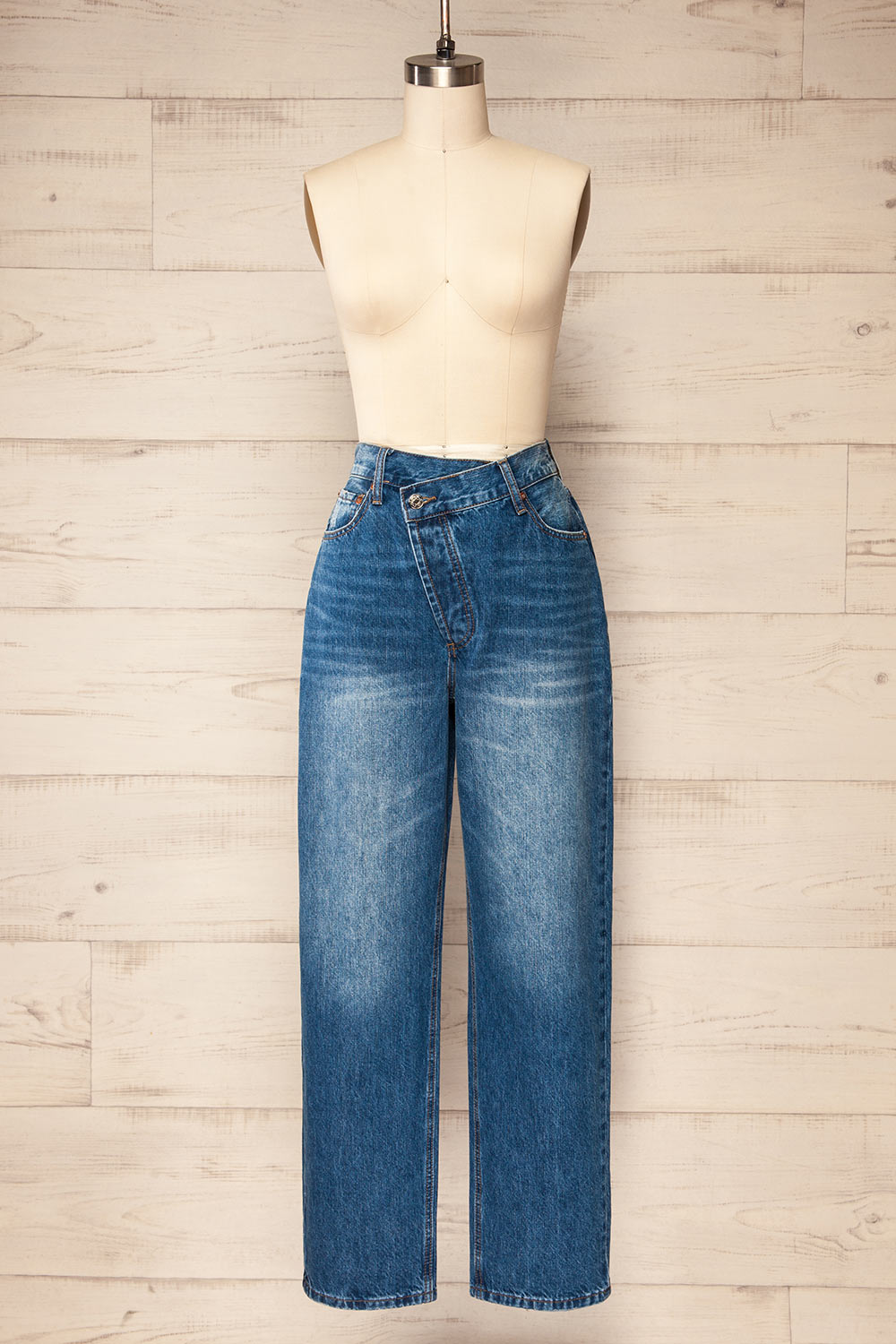 Macau Medium Wash Crossover High-Waisted Jeans | La petite garçonne front view