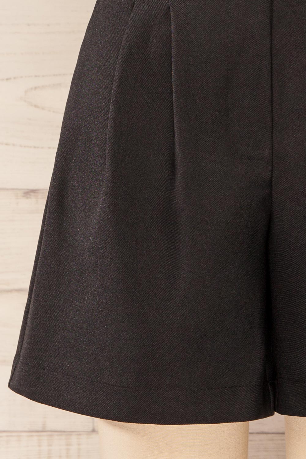 Maddox Black Shorts with Pleats | La petite garçonne bottom