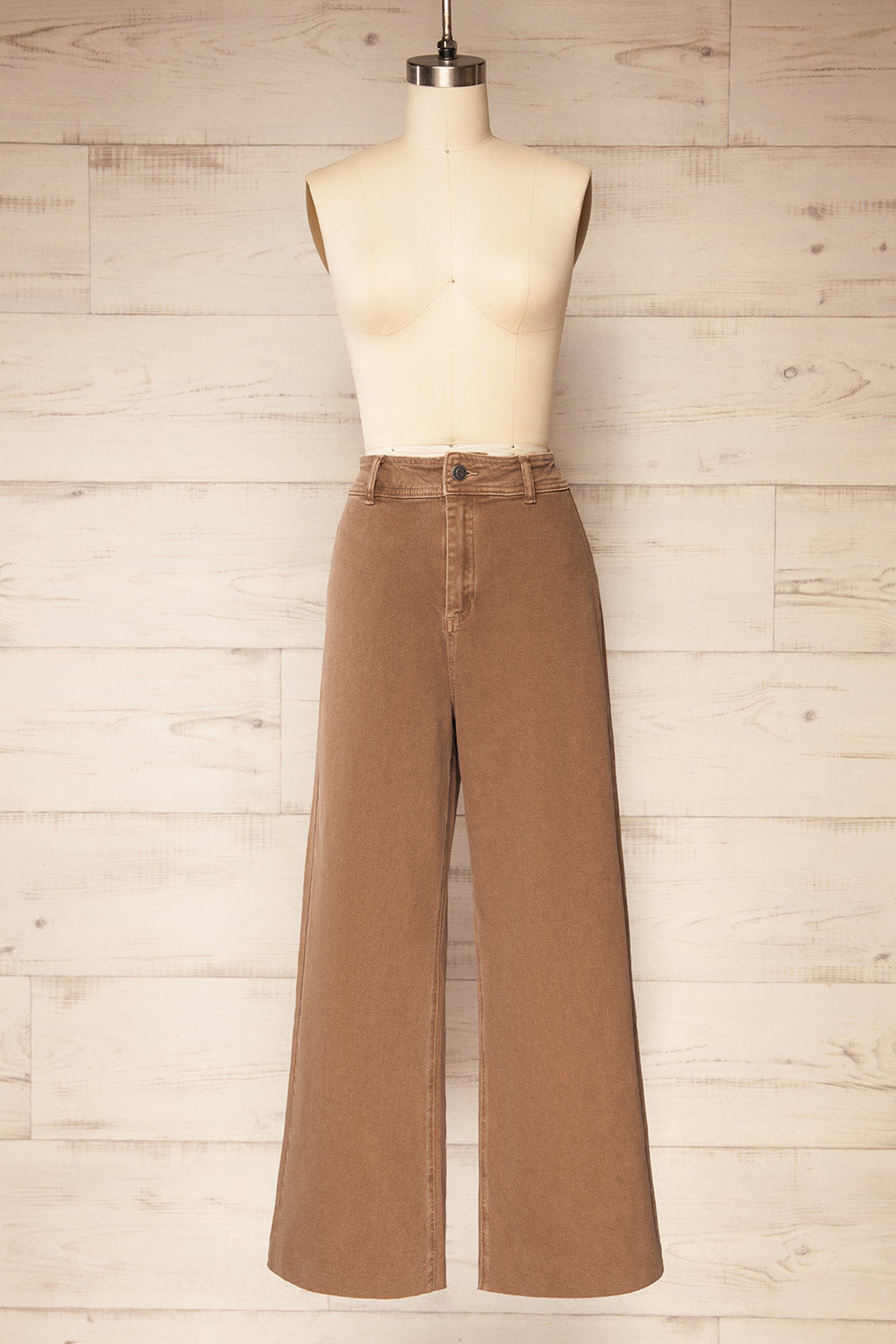 Mallarie Brown High-Waisted Straight-Leg Denim Pants with Raw Hem | La petite garçonne front view
