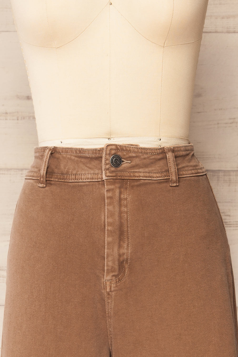 Mallarie Brown High-Waisted Straight-Leg Denim Pants with Raw Hem | La petite garçonne front