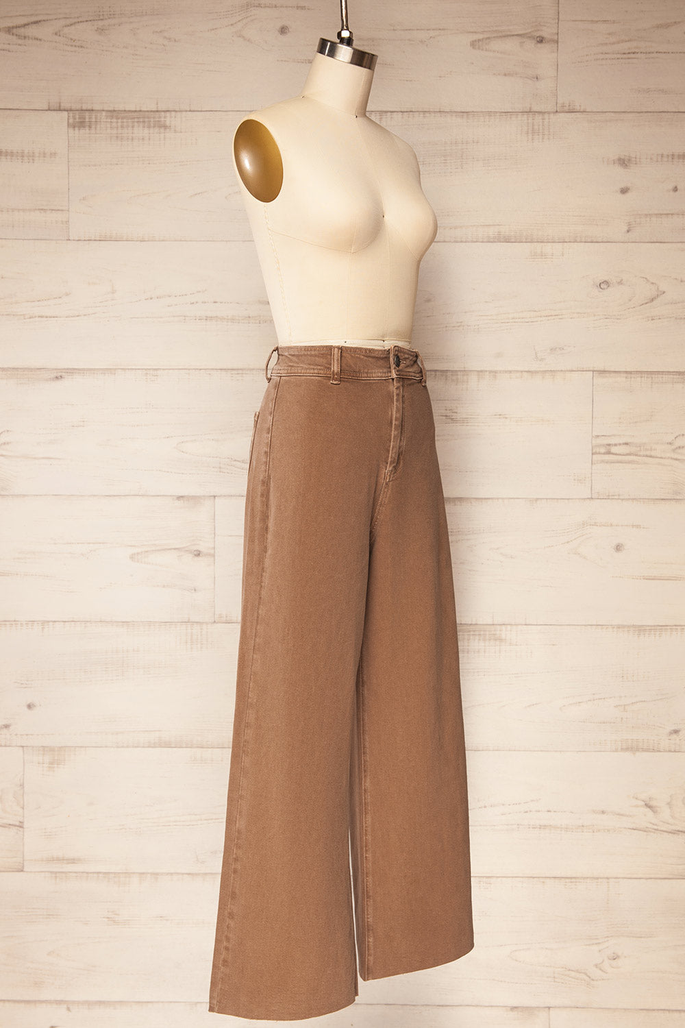 Mallarie Brown High-Waisted Straight-Leg Denim Pants with Raw Hem | La petite garçonne side view