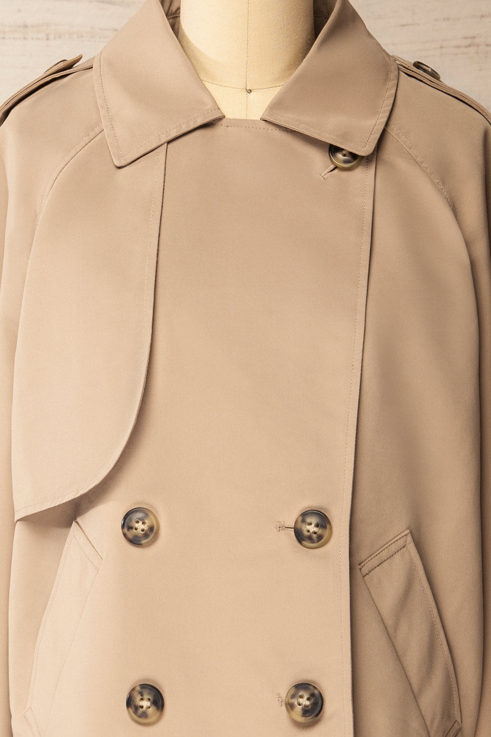 Manduria Short Trench Coat | La petite garçonne buttoned close-up