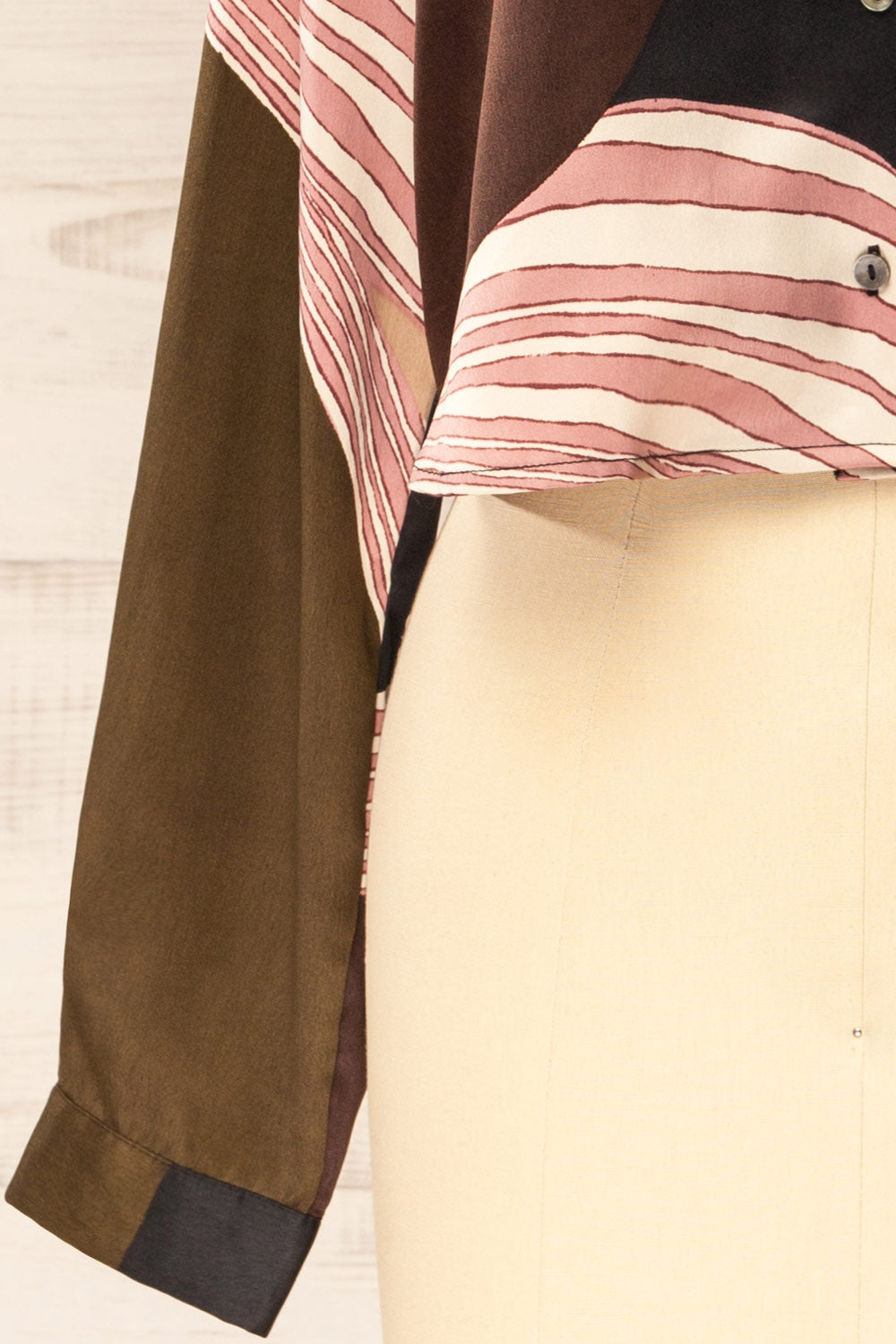sleeve of sewing mannequin wearing Marino Cropped Abstract Print Shirt from La petite garçonne