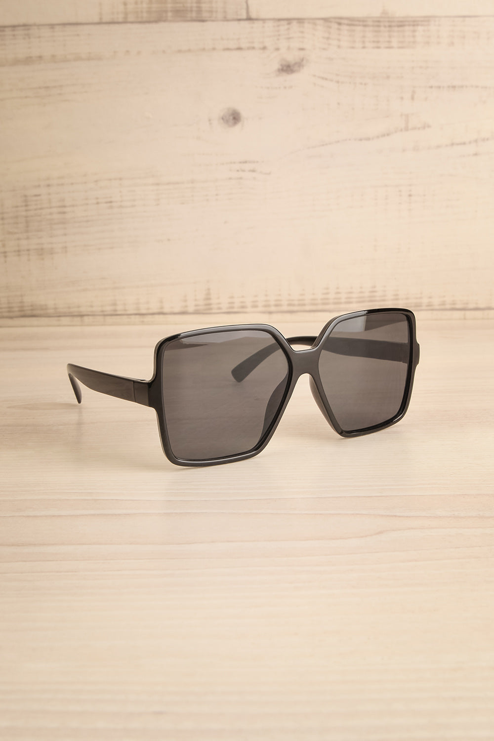 Medusa Black Square Sunglasses | La petite garçonne side view