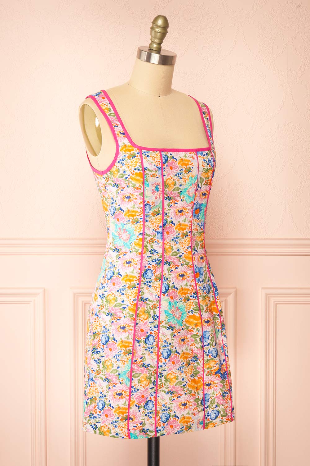 Migina Short Fitted Dress w/ Floral Pattern | Boutique 1861 side view