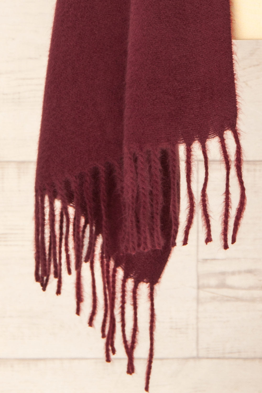 Minet Burgundy Fuzzy Knit Scarf | La petite garçonne details