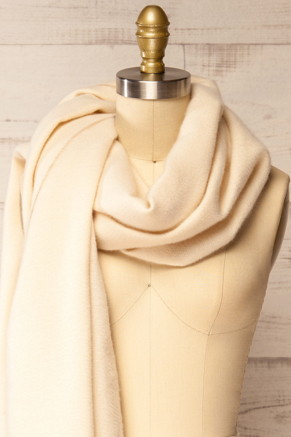 Minet Ivory Fuzzy Knit Scarf | La petite garçonne side 