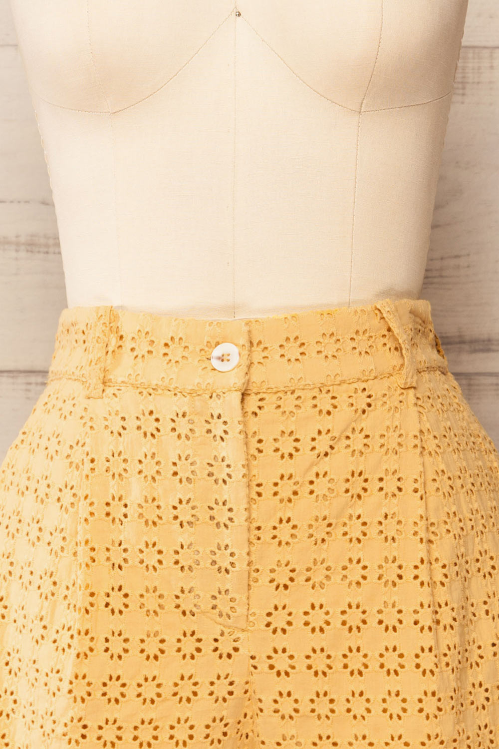 Mobberley Yellow High-Waisted Shorts w/ Openwork | La petite garçonne front