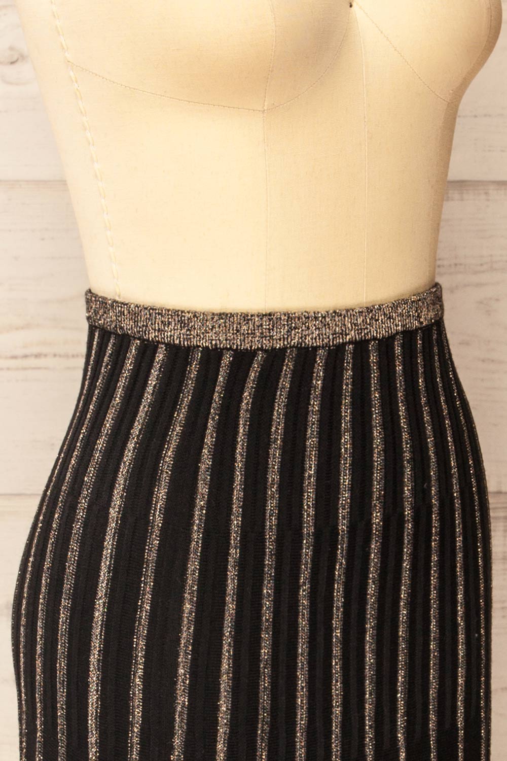 Mozyz Long Black Skirt w/ Golden Threads | La petite garçonne side 