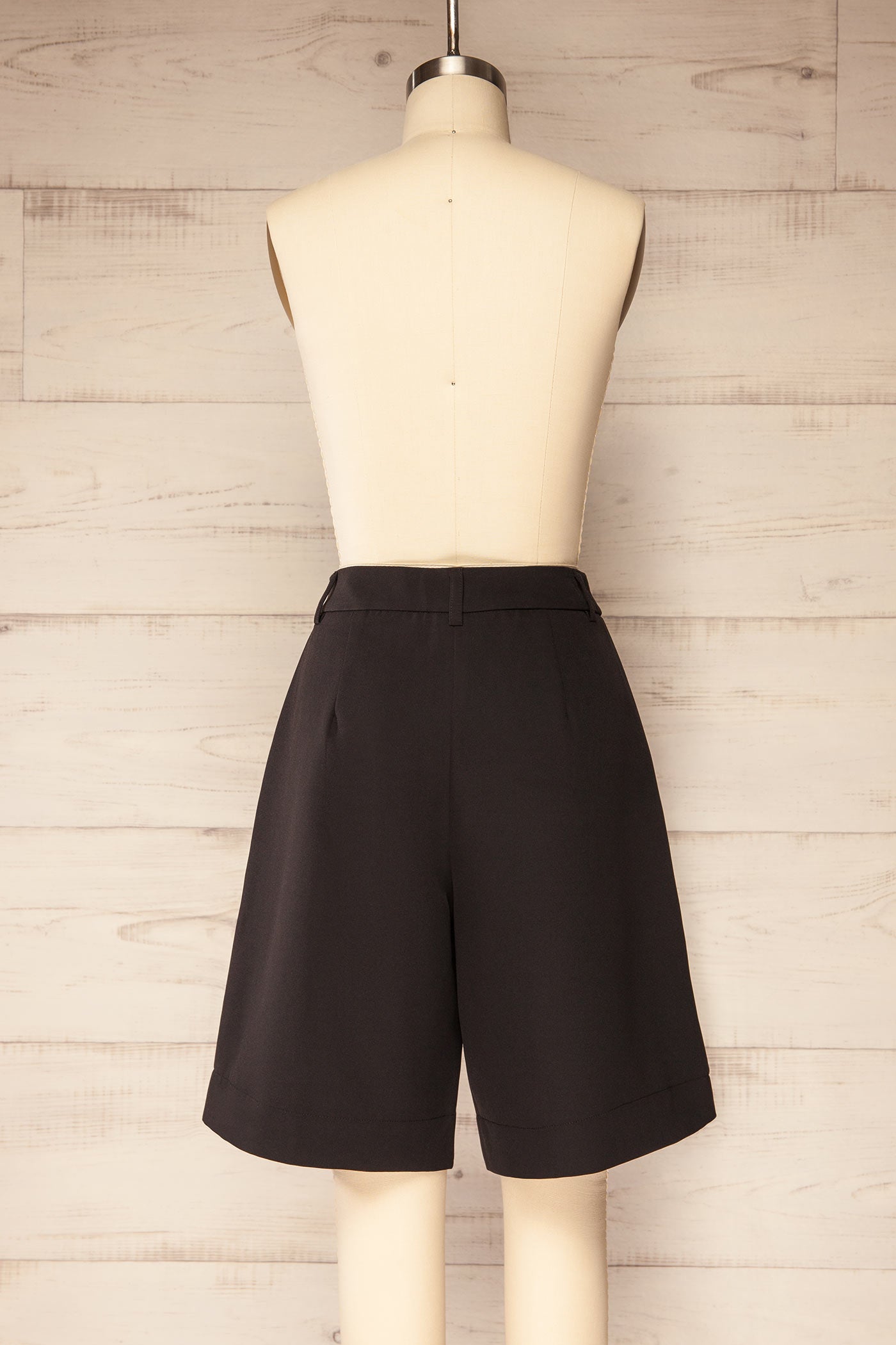 Munger Black Shorts with Front Pleats | La petite garçonne back 