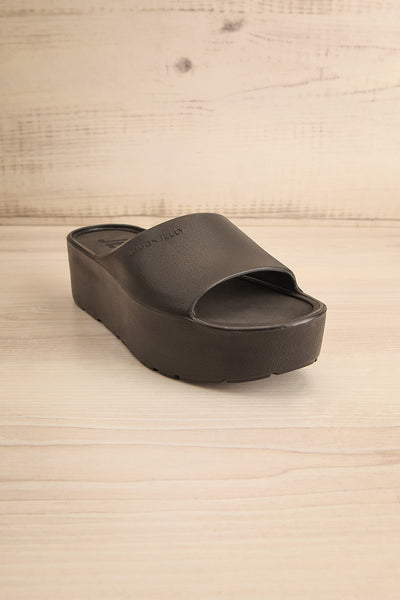 Muur Black Platform Slide Sandals | La petite garçonne front view