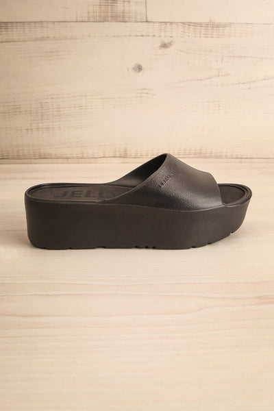 Muur Black Platform Slide Sandals | La petite garçonne side view