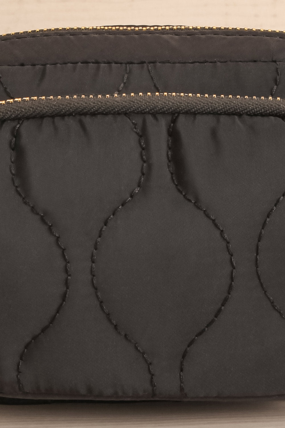 Narack Black Quilted Belt Bag | La petite garçonne texture