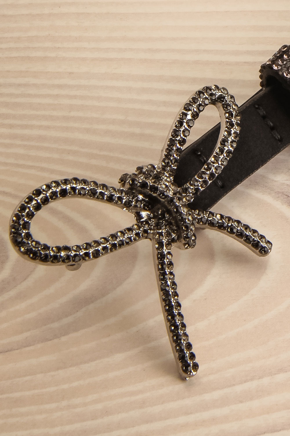 Nimbostatus Thin Belt with Crystals | La petite garçonne close-up