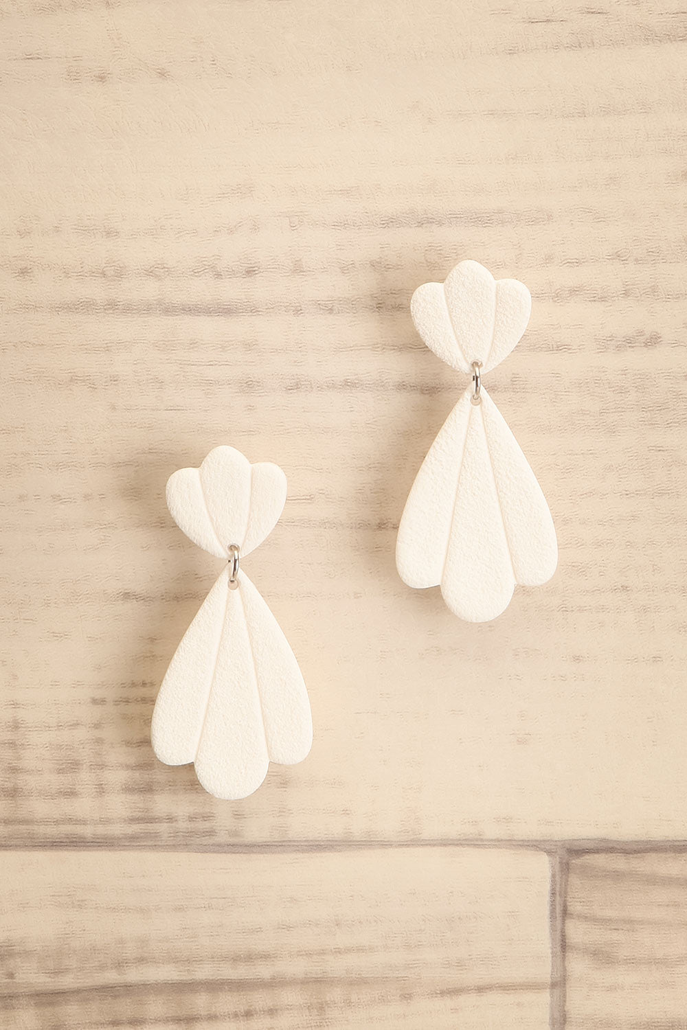 Nimbus White Shell Pendant Earrings | La petite garçonne