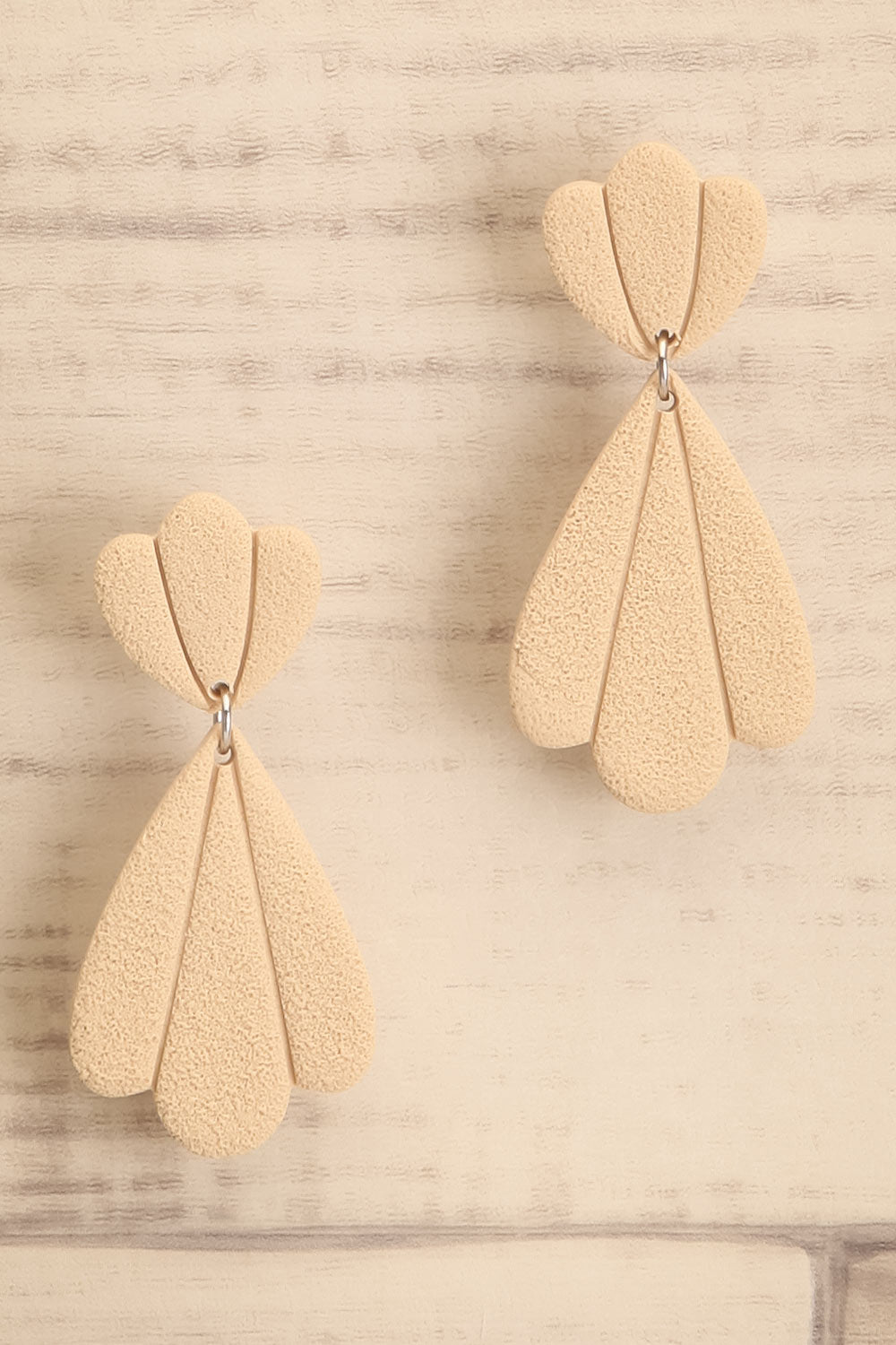 Nimbus Beige Shell Pendant Earrings | La petite garçonne close-up