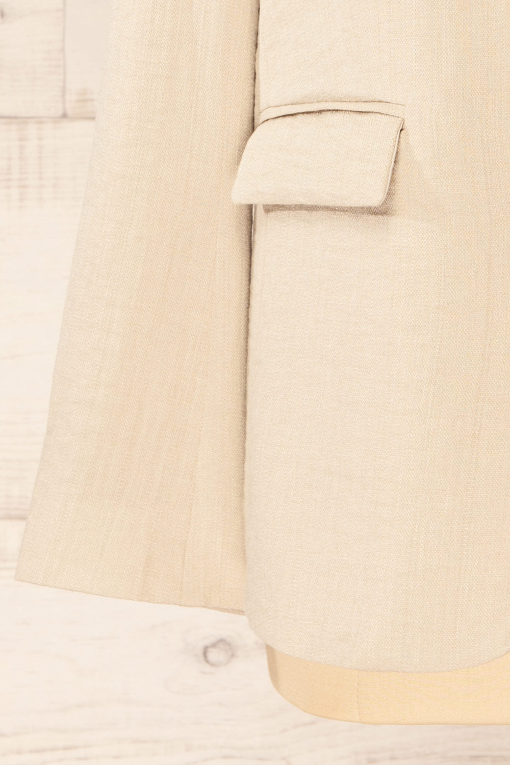 Norak Textured Beige Blazer | La petite garçonne sleeve