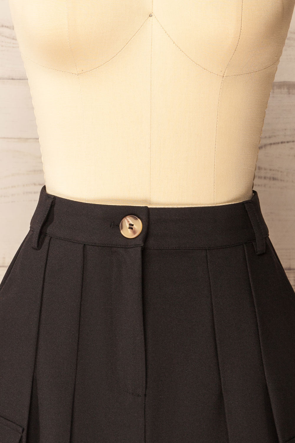 Norco Short Black Pleated Cargo Skirt | La petite garçonne front